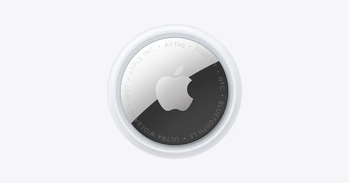 ਸਾਦੇ ਪਿਛੋਕੜ ਉੱਤੇ ਚਿੱਟਾ ਅਤੇ ਚਾਂਦੀ ਰੰਗਾ Apple AirTag ਟਰੈਕਰ