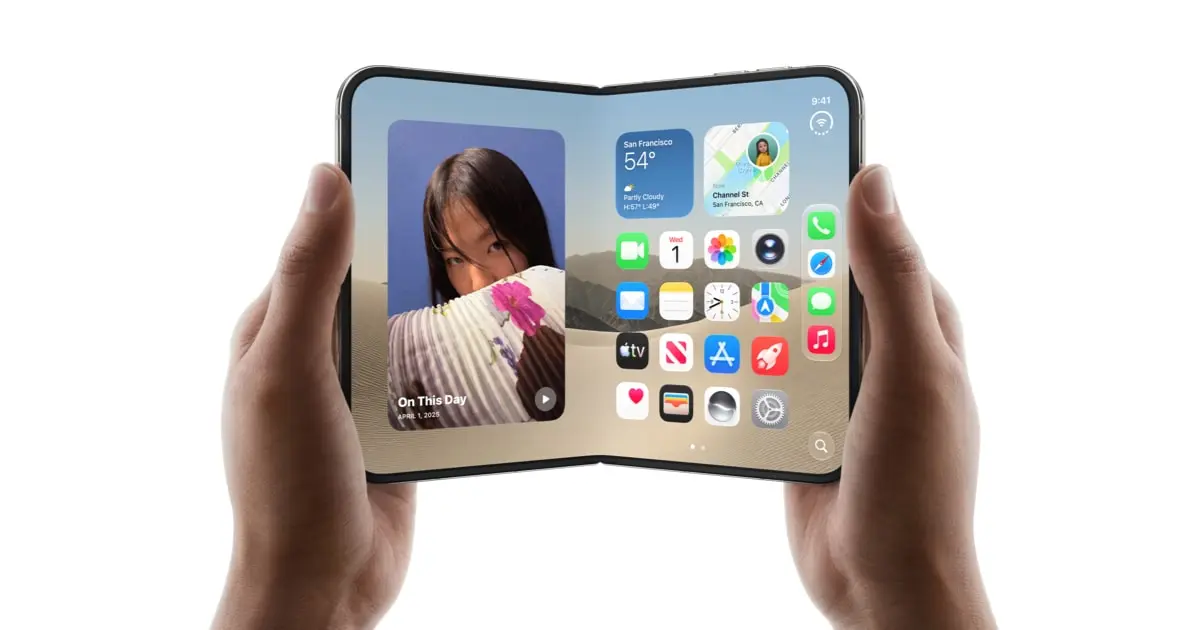 펼친 iPhone Duo를 두 손으로 들고 큰 내부 화면에 홈 화면을 띄운 모습