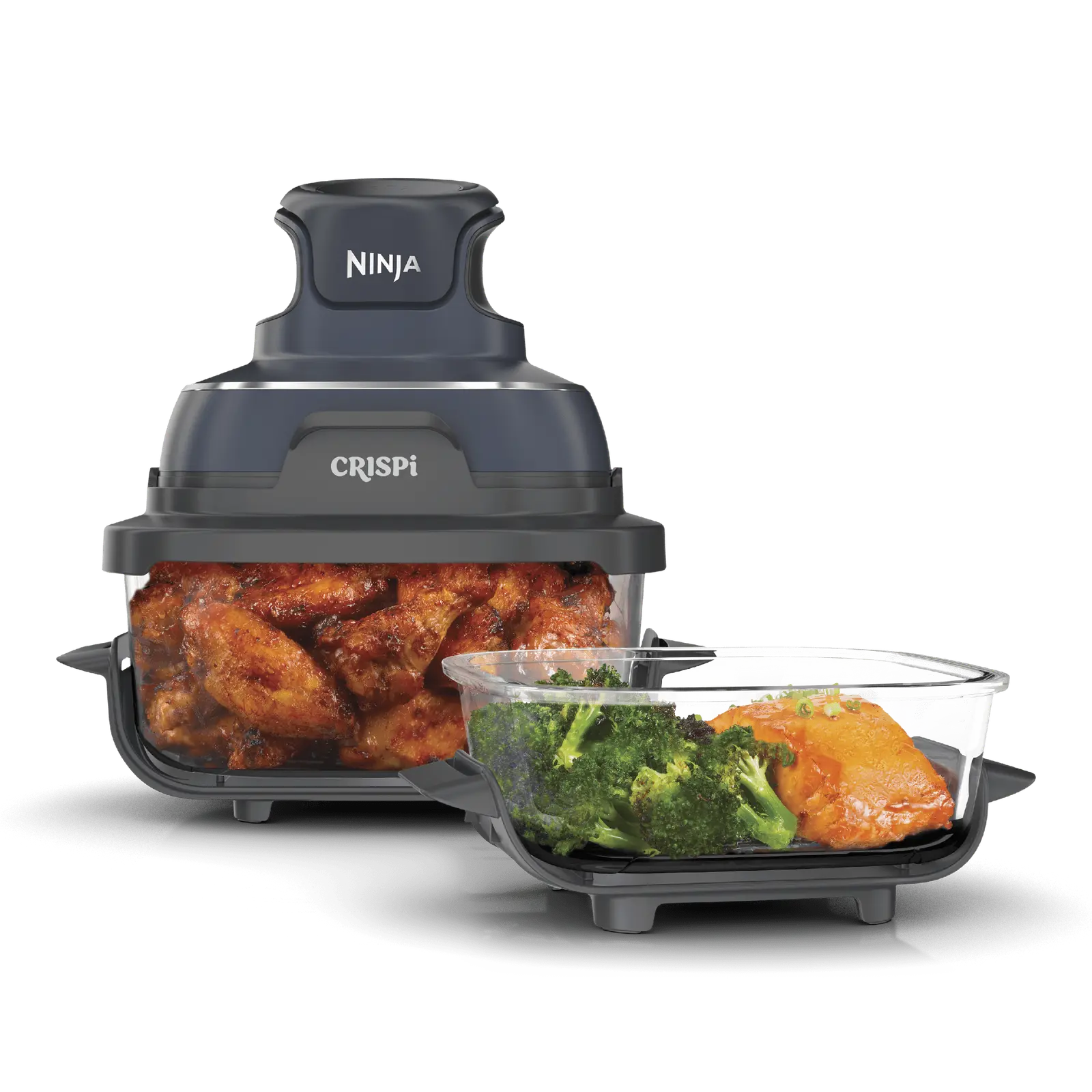 Friteuse à air Ninja Crispi avec des ailes de poulet et un plat de brocoli et de saumon