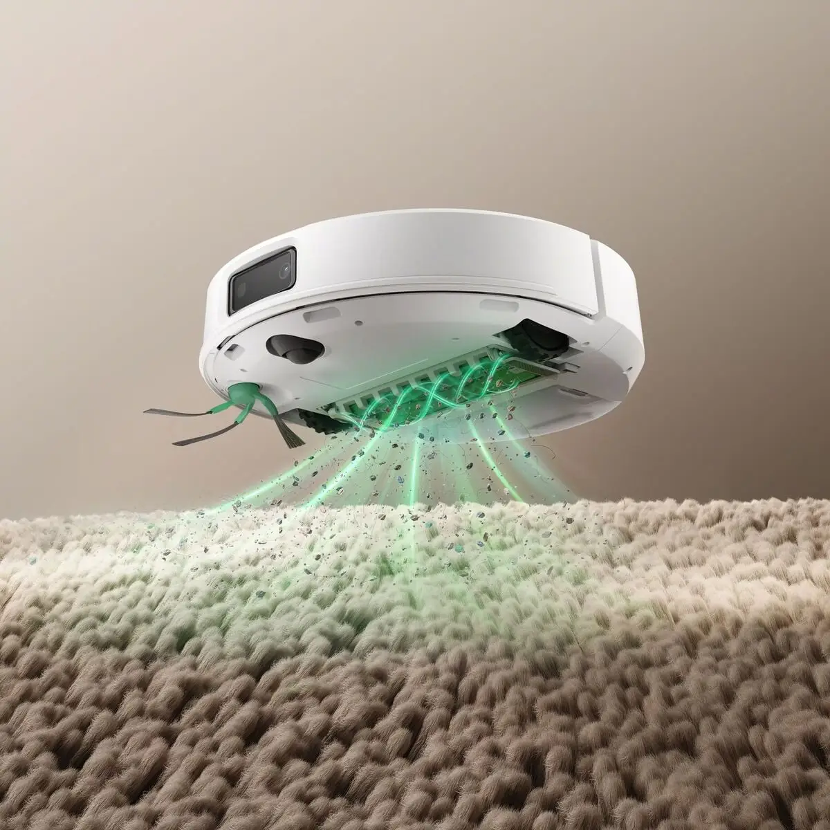 Dessous du robot avec sa brosse qui soulève les débris d'un tapis