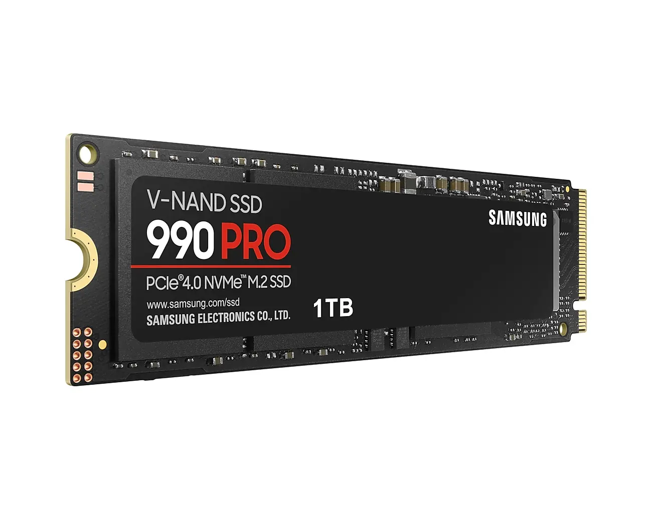 라벨이 앞을 향하도록 비스듬히 촬영한 Samsung 990 PRO 1TB M.2 SSD