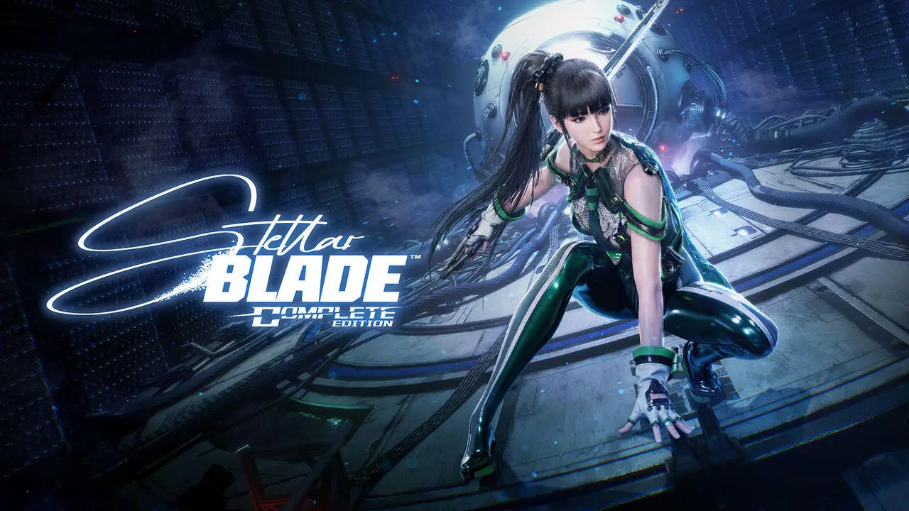 Arte oficial de Stellar Blade Complete Edition con EVE agachada en un hangar